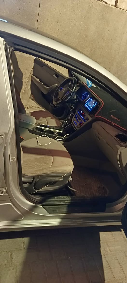 السلام عليكم
سوناته 2016. بسمي 

ضربتهاا بس بنيد عدنه صار بيهاا صبغ بل جاملغ الخلفي 

كير  مكينه كفاله حداديه تايرات جدد السعر 115

البصره خمسميل
***********
