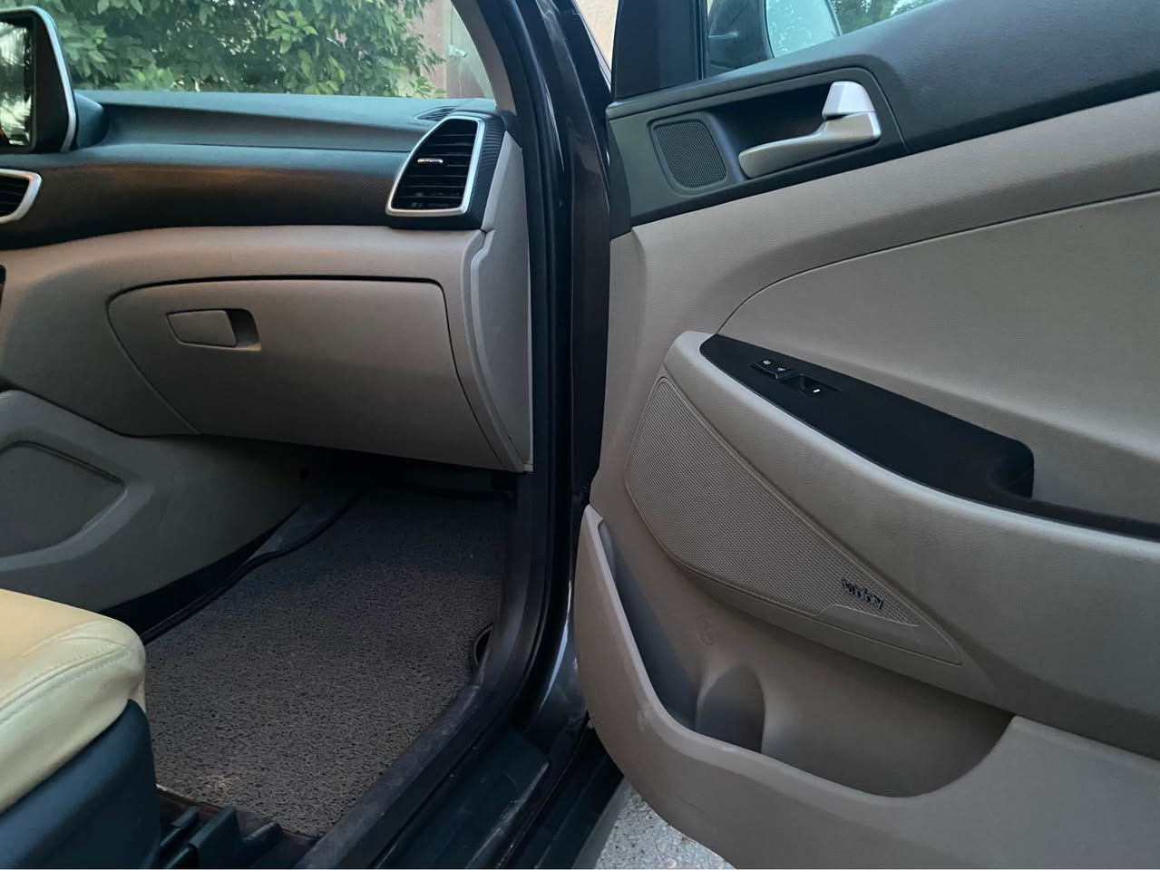 السلام عليكم
توسان 2020
وارد امريكي
حادث سرقة جاملغين فقط
السياره مكفوله كفاله عامه
المواصفات 
بصمه 
سايد بريك بصمة
جنطة كهرباء
تحديد مسار
نقط عمياء
شاحن واير ليس
المكان بغداد
السعر 170$
الرقم:*********** بغداد, العراق
