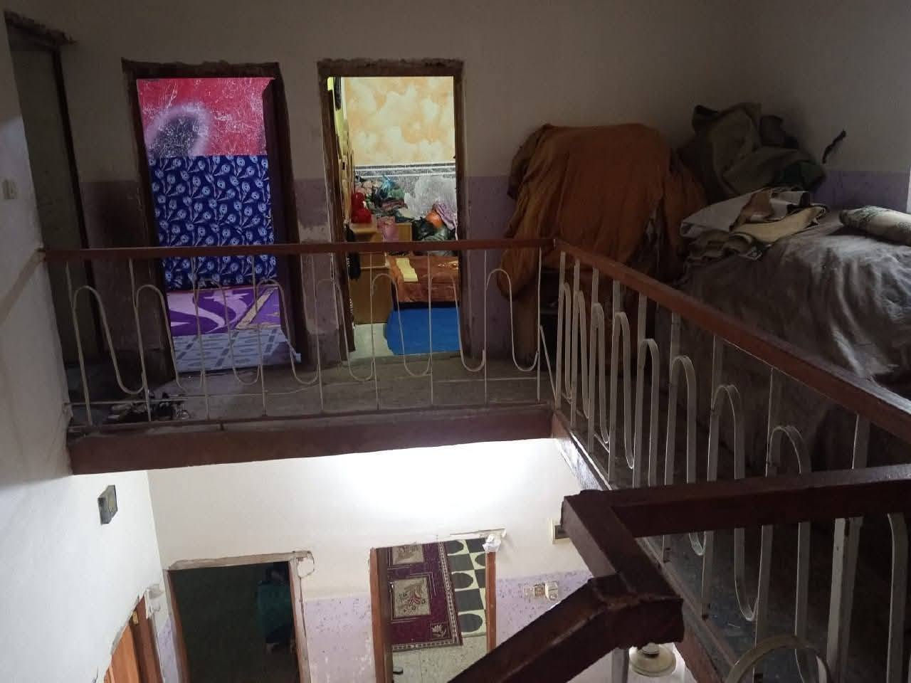 السلام عليكم 
بيت للبيع مساحته 120 النزال ١٠ والواجهيه ١٠ 
البيت طابقين متكون ٣غرف وصاله وكندور مطبخ وصحيات 
موقعه حله نادر الاولى 
باقي التفاصيل خاص للتواصل الاتصال على هذا الرقم 
***********
