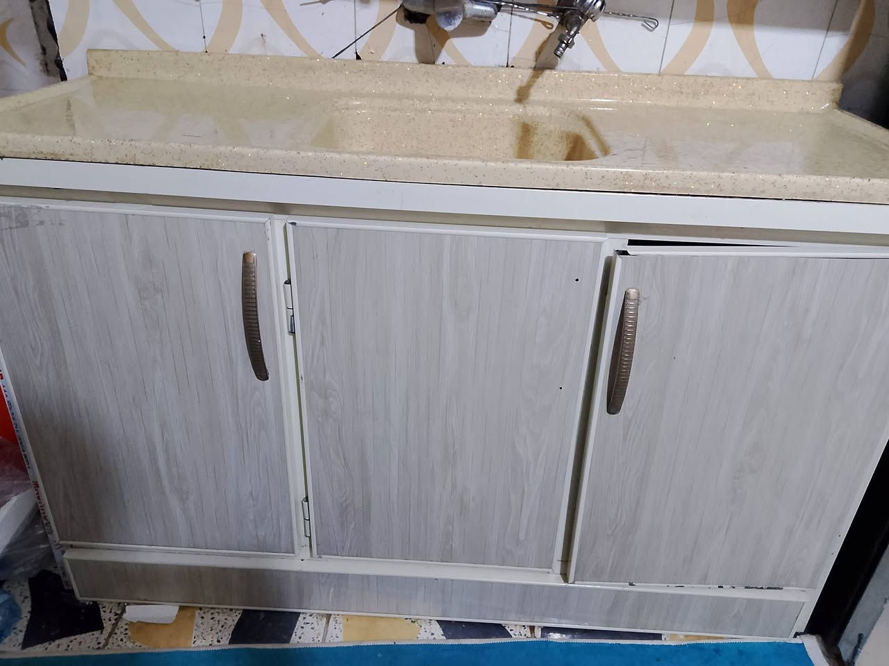 كاونتر المنيوم متر ونص سنك مرمر نضافته٩٠٪ مكانه السريدات القديمه ب٢٠٠ وبي مجال بسيط


**إذا كنت صاحب هذا الإعلان وتريد حذفه لأي سبب، رجاءا أرسل رسالة إلى الدعم الفني**