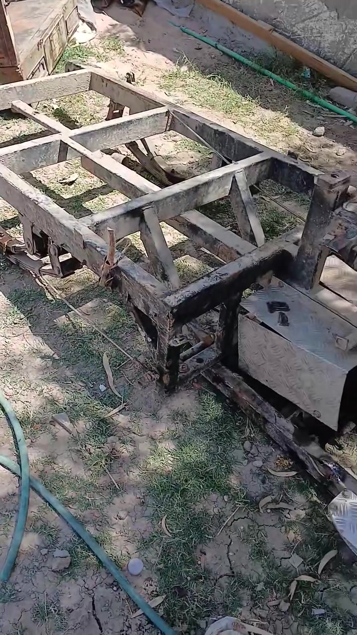 شاصي مكطوم للبيع رقم ابيض وسنويه بدون راعي مكاتبه فقط يريده يجي خاص ***********
