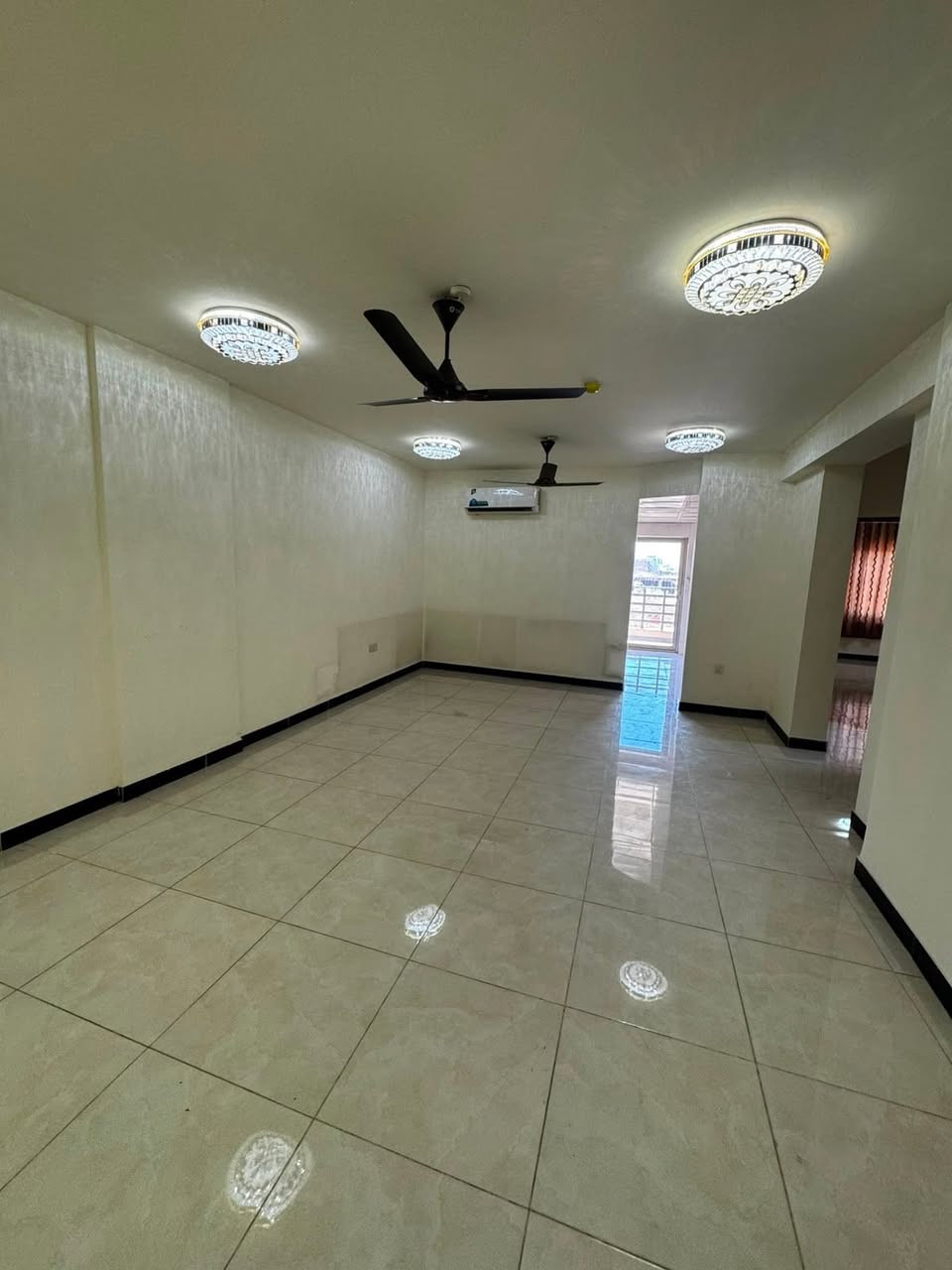 للايـجـار شقة عرصات الهندية 

عنوان الشقة 📍 عرصات الهندية على شارع السدة

🔶 المساحة  110 مـتـر

طابق خامس تحتوي على صالة مطبخ غرف نوم عدد ٢ وصحيات

مجهزة سبالت ومطبخ كامل

للاستفسار والاتصال
***********
شركة دار السلطان للعقار
عنوان الشركة - عرصات الهندية قرب فندق بلوم
نستقبل كافة العروض السكنية والتجارية
