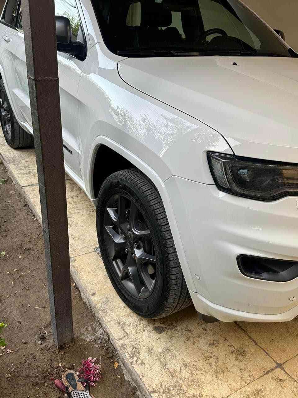 جيب لاريدو كراند شيروك2021
مواصفات
1-رادار امامي خلفي
2-حساسات امامي خلفي 
3-مرأه شفط
4-تحديد سرعه
5-كشن تبريد -تدفئة 
6-بانوراما على طول القماره 
7-ويل كب نفس شباك امامي 
الرقم أربيل باسمي 
الرقم ***********علي الكعبي بغداد, العراق
