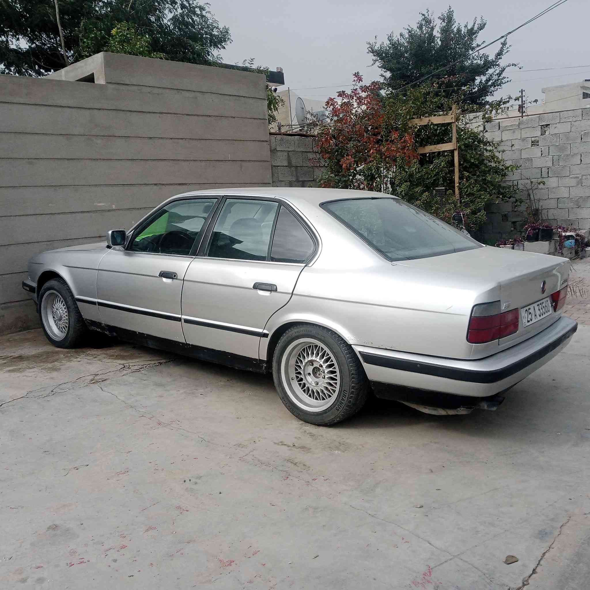 السلام عليكم
موديل 1991 رقم كركوك انكليزي كير ومحرك  محور  بطه السياره بدون اي ظربه باسمي سنويه جديده سعرها 40 ورقه مكاني كركوك رقم الهاتف ***********
