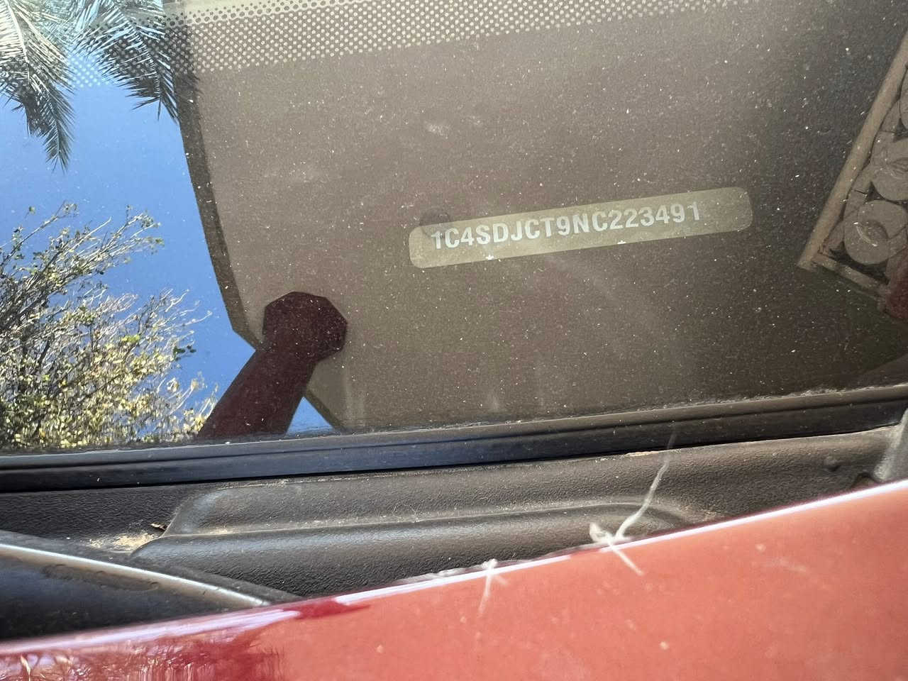 سلام عليكم. للبيع دورنكو (ارتي)تغليف ppf ضمان 10سنوات السياره موديل 2022
حساسات اماميه خلفيه جانبيه زائد رادرات 

نظام ecoونظام sport

نظام تحديد مسار

ممشى 35

7راكب دبل اكسل

كاميرات خلفية

تشغيل عن بعد

كشنات كهربائية 

كشنات تدفئة وتبريد بل ضهر استيرن هم تدفئة

وبقية المواصفات المعروفه

السعر 40 وبي مجال للشراي

للتواصا والاستفسار الرقم واتساب 7801449827
