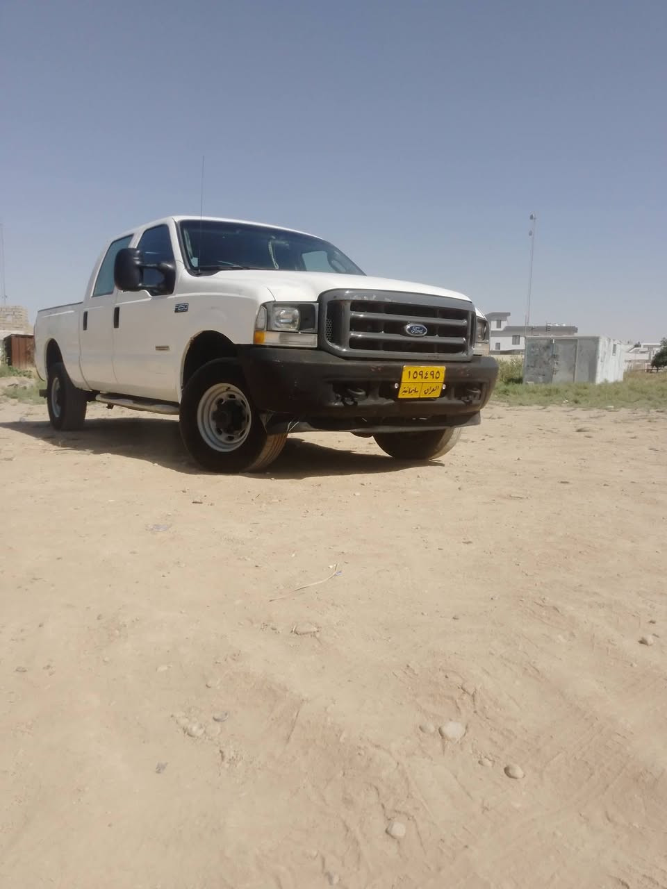 سلام عليكم من رخصة لادمن سيارة فورد سوبر ديوتيF250 2004لون ابيض كاز V8بسمي تحويل ثاني تبريد ثلج داخل مالها عرفة نوم لاتصال***********مكانها ديالى
