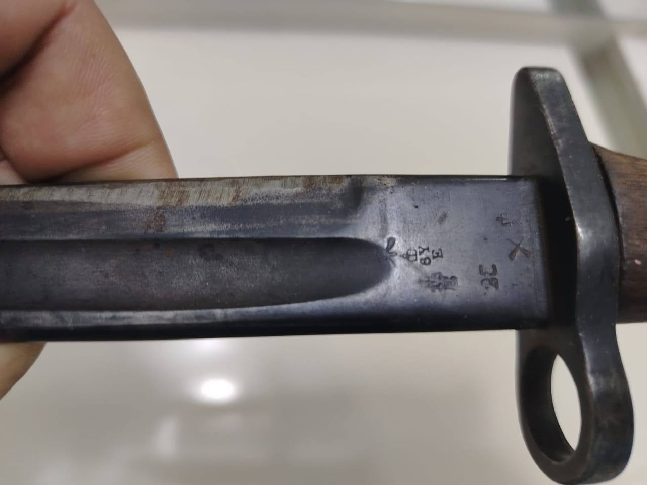 سيف الماني قديم جدآ مديل 1907 يعني عمره 119 سنة للبيع نضيف جدآ وباشط 
*********** الرميثة/المثنى/
