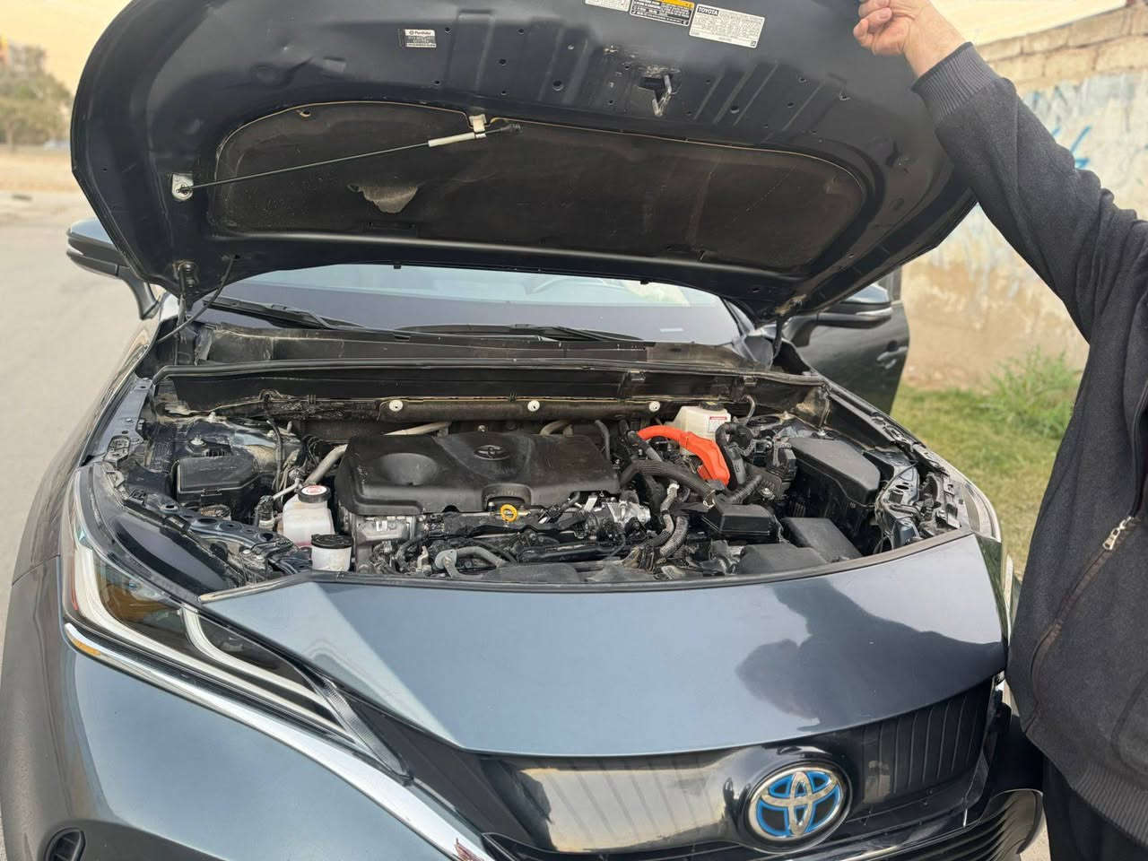 تويوتا فينزا هايبرد فول مواصفات بدون بانوراما
المواصفات :

 • دخول ذكي + تشغيل بصمة

 • شاشة وسطية كبيرة تدعم أبل كاربلاي / أندرويد أوتو

 • كاميرا رجوع 

 • مثبت سرعة / رادار ذكي / تنبيه خروج عن المسار 

 • تكييف أوتوماتيك مزدوج

 • مقاعد جلد مع تدفئة للمقاعد

 • مانع انزلاق ABS

 • التحكم بالثبات

 • حساسات أمامية وخلفية 
رقم الهاتف ***********
