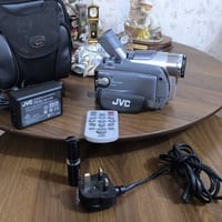 كاميرا JVC • شريط ٤ ملم • شغالة كاملة
