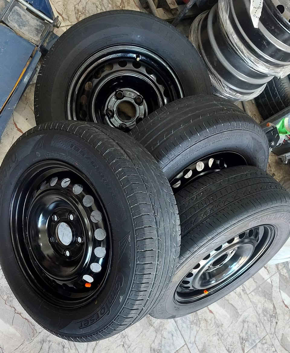 بيع او مراوس ويل حديد  حجم 15تخم كوري اصلي شفه موديل 23 مصبوغ حراري  مع تخم تاير زوج جديد نضافه% 100 و ثاني %80  مكاني الرميثه القشله قرب البانزين خانه الداخليه  ***********
