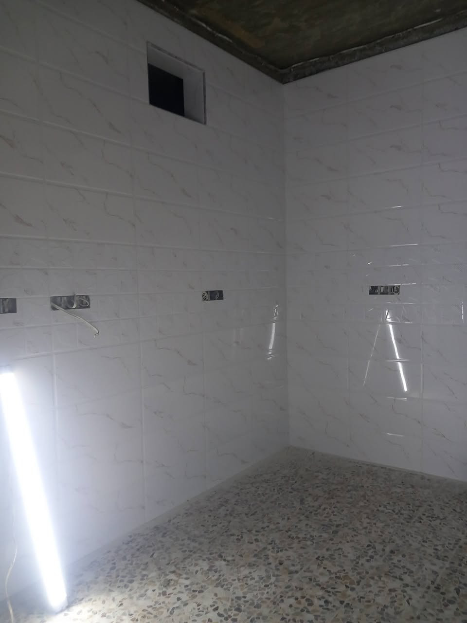 السلام عليكم صفاف سيراميك وكاشي شغل هندسي والاستفسار على هدا الرقم ***********
