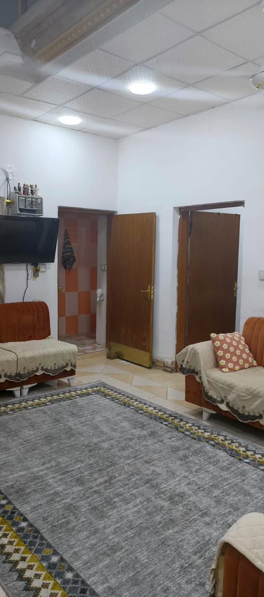 للبيع مشتمل ١٢٠ متر في حي رمضان خلف جامع حجيه كافيه على حديقه شارع عريض موقع طابو ملك صرف / ***********
طابق الاول / غرفه نوم و مطبخ و استقبال و صحيات هول داخلي 
طابق الثاني / غرفتين نوم (2) و صحيات و بلكون امامي
