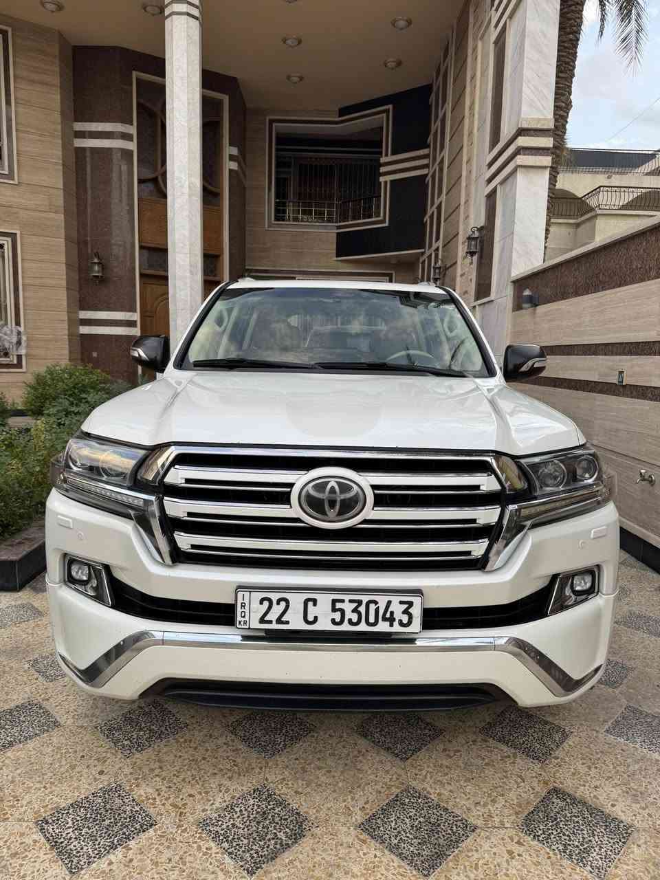 السلام عليكم 
لاندكروز 2017 وايت اديشن اصليه كفاله عامه 
فول مواصفات كشنين كهرباء 8 ايرباك جلد دبل ماوس وبقية المواصفات معروفه 
محرك 6 سلندر ماشيه 117 كم سياره جاهزه
العنوان بغداد السيديه
السعر 485$
للاستفسار ***********
