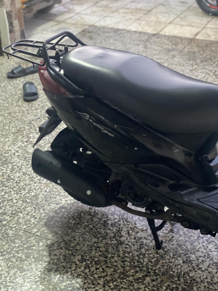 سلام عليكم دراجه بريزز كلش نضيفه ومكينه ناعمه كهربائيه عمتن شغاله شايرر دبلات كلها جاهزه دراجه نقصها بس باتريي فقطط سعرها 450بيها مجالل لطيبين مكاني للحريه شارع 30قرب أسوق مريومه رقم تليفون ***********بي واتساب
