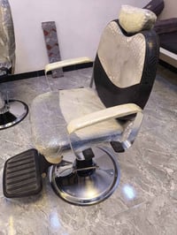 🤝 كرسي حلاقه للبيع  💇 جكاته البك ماله كله شغال  السعر ( 120 ) الف  بي ...