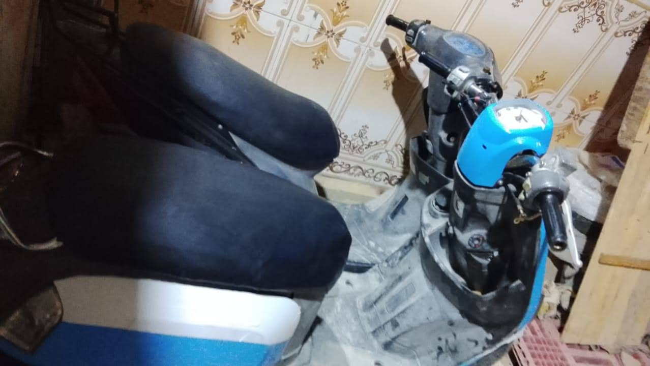 السلام عليكم ماكس منغولي للبيع مامله مكمله مانقصها شي مفتوحه ولفات +بوليس كامله مكمله 2007مانقصها شي بوشه 55شلعه ومعدل شرط 
كهربائياتهن شغاله من الطول للطول اي نقص مابيهن 
سعر الماكس منغولي 550بيها مجال 
سعر البوليس 600بيها مجال 
مكاني سوق الشيوخ ***********
