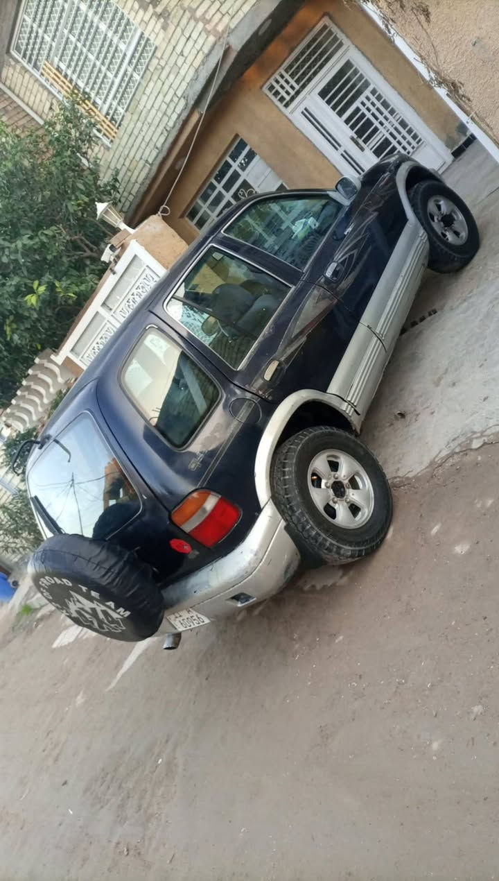 سبورتج لبيع السلام عليكم سبورتج موديل ١٩٩٣ بغداد رقم انكليزي هزه جديده باسمي محرك مفتوح وكير عادي تحويل ثاني يوم السياره كشر بلادي بدون ضربه غرفته ابلاديه كهربائياته علي وضع الشركه كلشي بيه شغال فقط الكمبريسر التبريد عاطل كير مكفول اكسل امامي خلفي  مكفولات كاردن مع صلايب اصليات  محرك ٢٠٠٠ جيد جدا تخم تاير جبلي جديد باتري جديد النقوصات ماطورات جام عدد ٣ الخلفيات واحد لبصف السايق السياره الله شاهد متعوب عليه اوين ميعجبك اتروح بيه وكلشي ذاكر بدون لف او دوران سياره حلوه حيل السعر ٤٠ ورقه وتجي وتشوف وتشلع  عيني هاتف*********** بغداد الدوره
