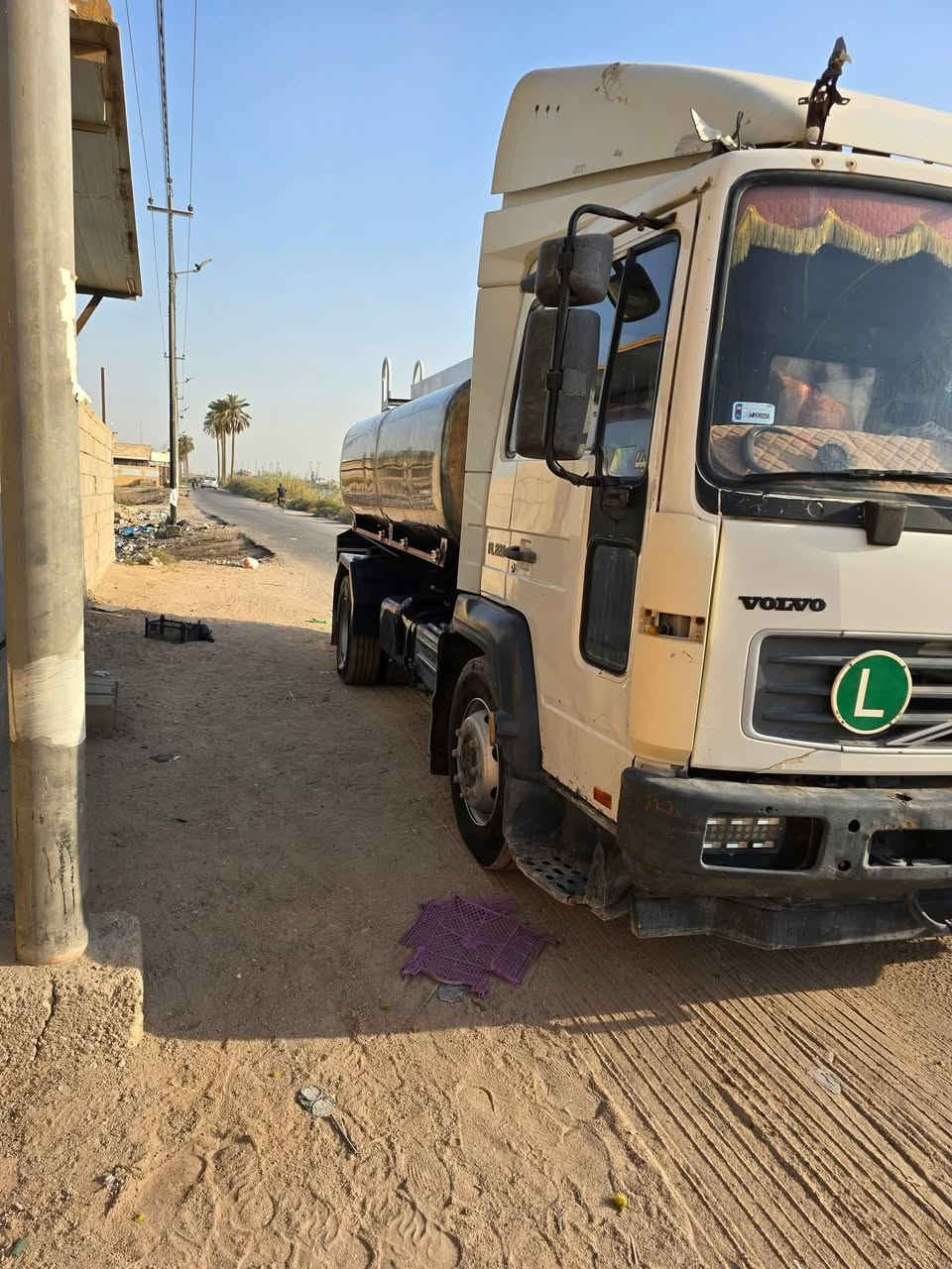 السلام عليكم فالفو FL220 مكينه ٦ سلندر تانكي ستيل ٩ طن بم محور ميكانيكي موديل ٢٠٠٤
***********
