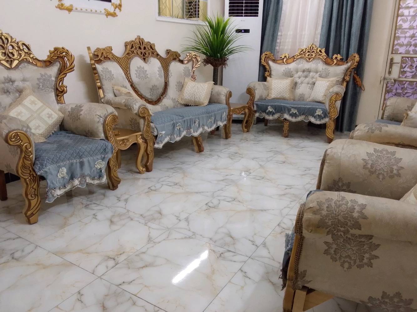 تخم ملكي مذهب بحالة جيدة