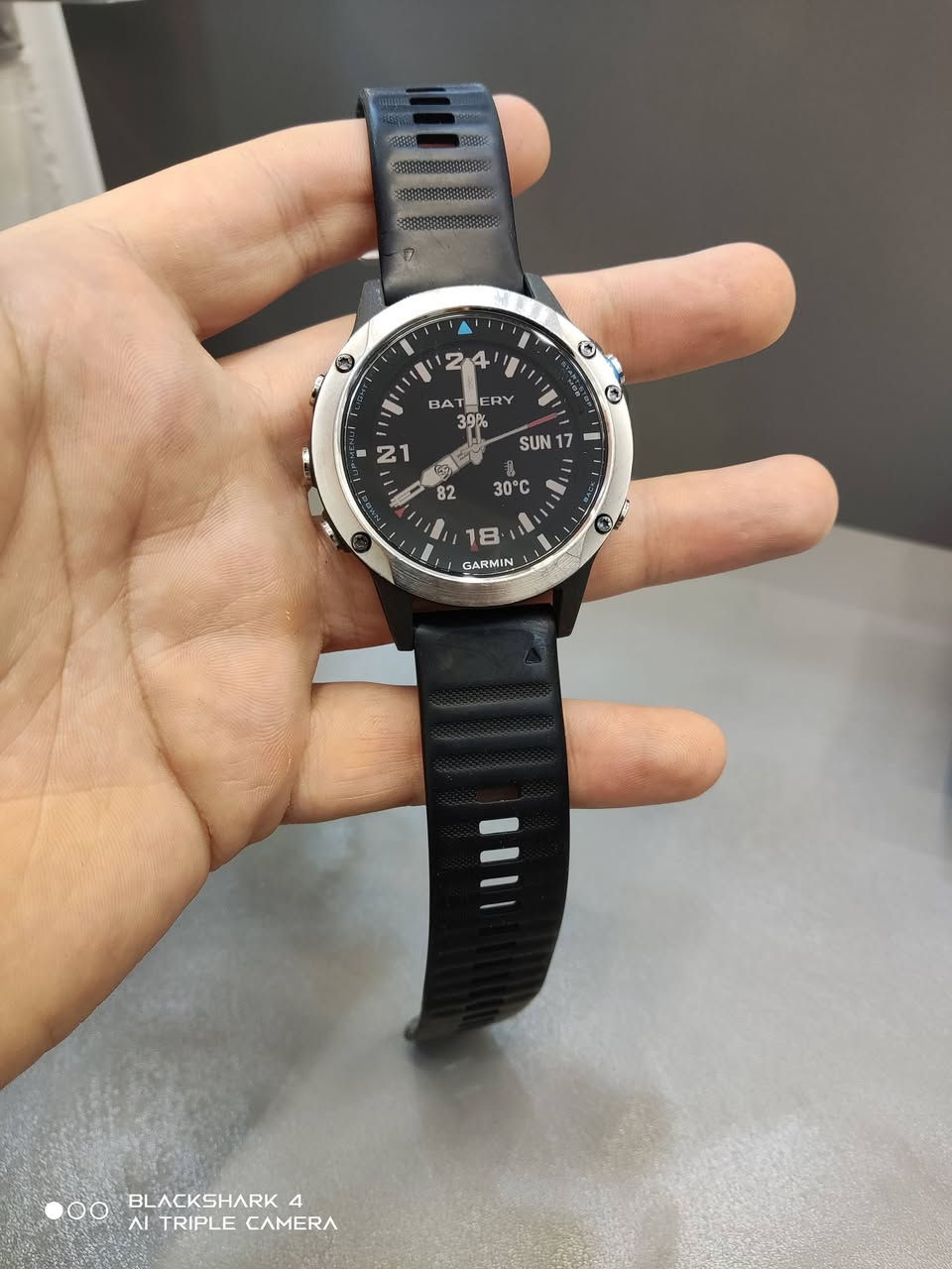 GARMIN QUATIX 5 SAPPHIRE
نضافة 90 %
حجم 47 mm جامه ضد الخدش
شحن 13 يوم ملحقات كيبل شحن أصلي 
للاستفسار ***********
