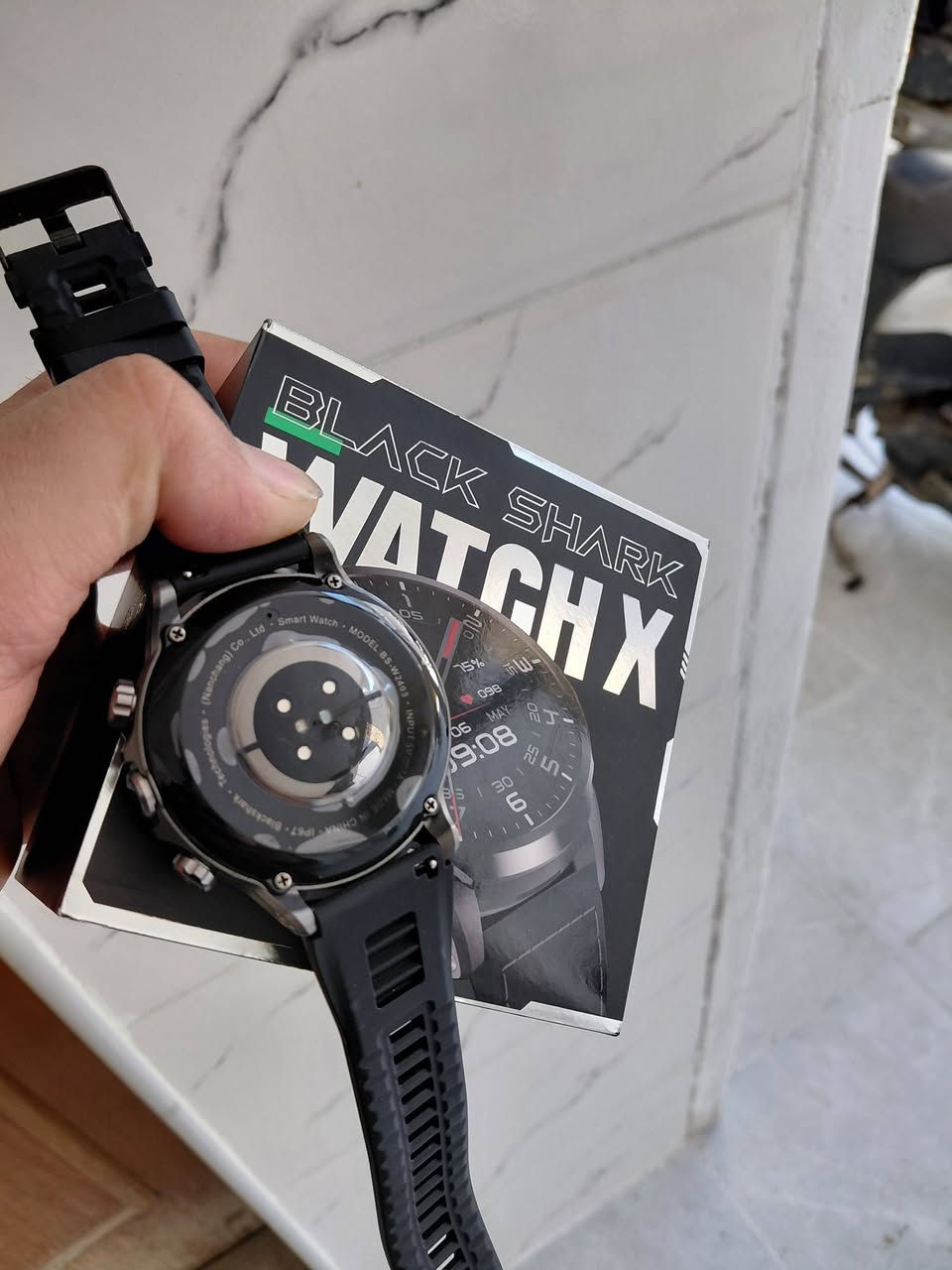 السلام عليكم عندي ساعه بلاك شارك X اخذته جديده صارله 3 ايام عندي يصيرله سيم كارت بيه سير 2 شاشه ئمولد شغل جميع تطبيقات تريده العاب شغل هم السعر 100 بيه مجال بصيط مكاني حله شارع 60 رقمي ***********
