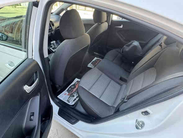 فورتي 2017 امريكي محرك 2000 شمالية بسمي 
مكينة وكير كفالة بدون ايرباك بدون دواخل 
منظومة زينون تخم تاير جديد مابيها اي نقص السيارة 
سعرها 113 وبيها مجال عنواني بغداد البنوك او الكرادة
***********
