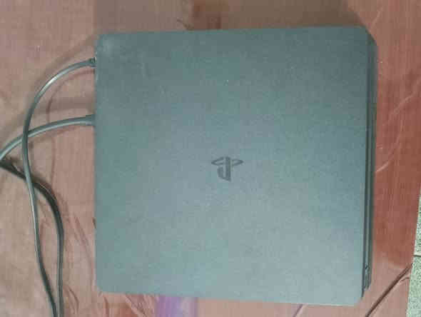 سلام عليكم
بلي 4 معدل اصدار 12.02 وياه قرص التعديل 
بلي نضيف ومداخل صيانه وياه ملحقاته كامله ويدة اصلية
والالعاب الموجودة بلصورة 
مكاني كربلاء 
السعر من الاخير 225 
***********
