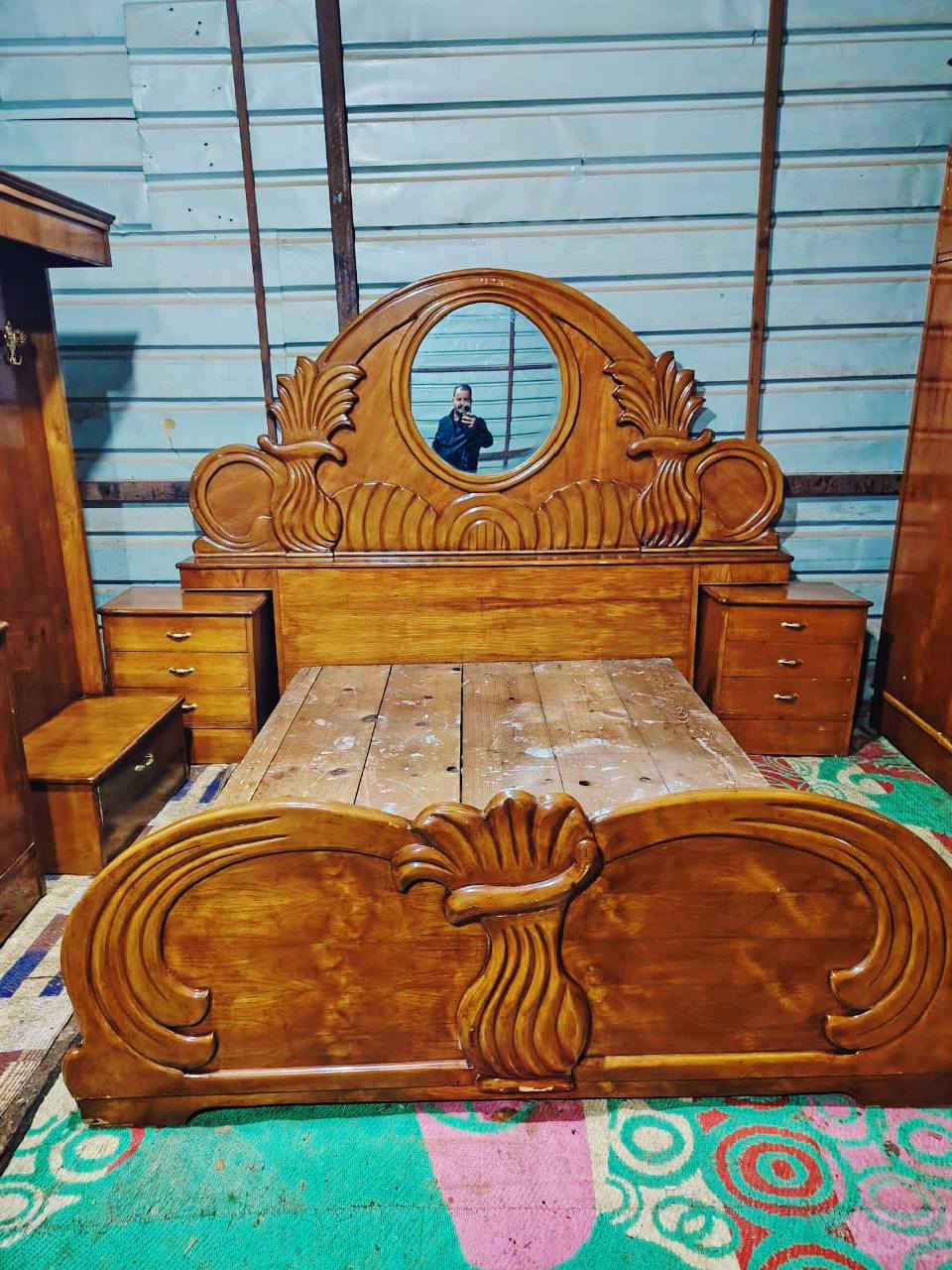 غرفه اخشاب للبيع ست ابواب ملحق نضيف صاج تكمه شغلل ثكيل السعر 650 الاتصال على الرقم *********** بغداد متواجد واتساب وعندي توصيل بكروه
