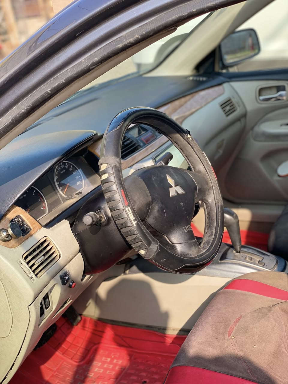 ‏سلام عليكم عندي لانسر البيع 2011 رقم بغداد وسعر 77 اهذ رقمي ***********
