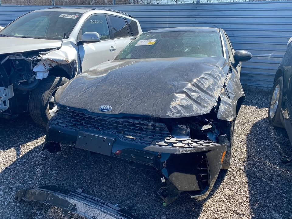 نص فول K5 2021
محرك 1600تيربو سياره اقتصاديه 
بصمه حساسات جانبيه 
محرك وكير فول  رقم بغداد بأسمي تحويل ثاني يوم 

حادثها قص جاملق الخلفي ودعجه بلقماره موجوده بلصور وصبغ حزام ابيعلك 
مكان السياره الانبار 

السعر 110 

للاتصال ***********
