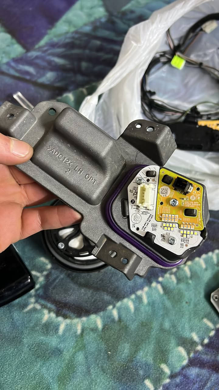 عدسات لايت النترا 24 و 25 وضفيرة وكارت وكارت سكن كلهن تفصيخ جديد ***********
