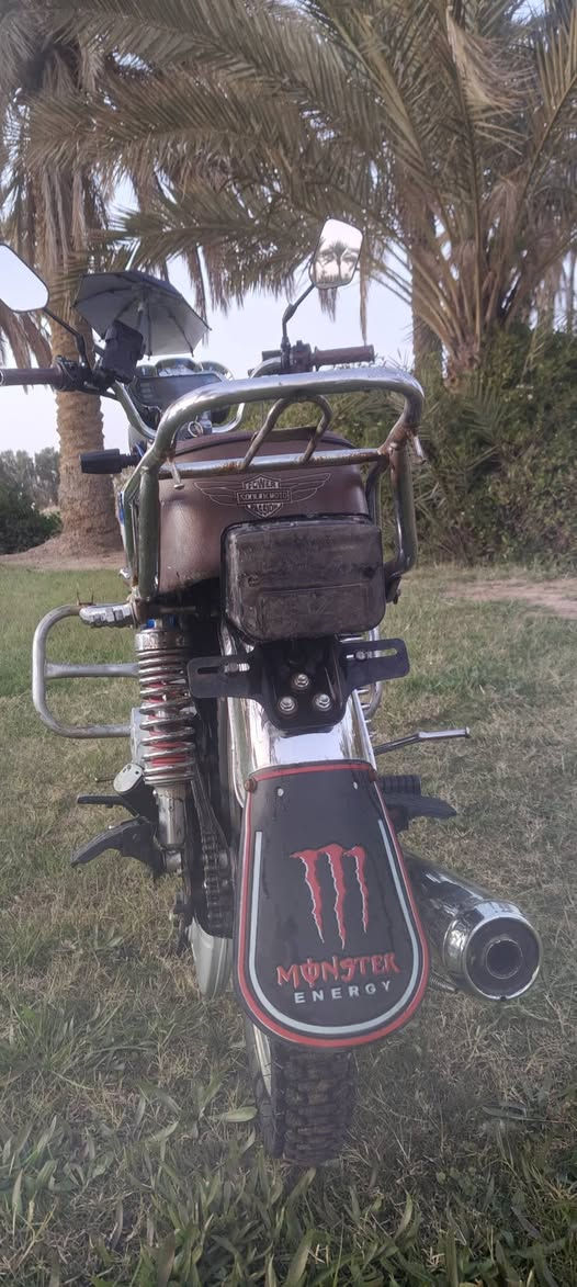 سلام عليكم اخوان دراجه ايراني 2024 محرك 200 دراجه كدام عينك تفحص يم اي فيتر يعجيك مكاني بغداد مشاهده من القرب من مطعم ابو
 جليعيده 
رقم الهاتف ***********
( مستعجل عل بيعتها)
سعر 550 وبيها مجال
