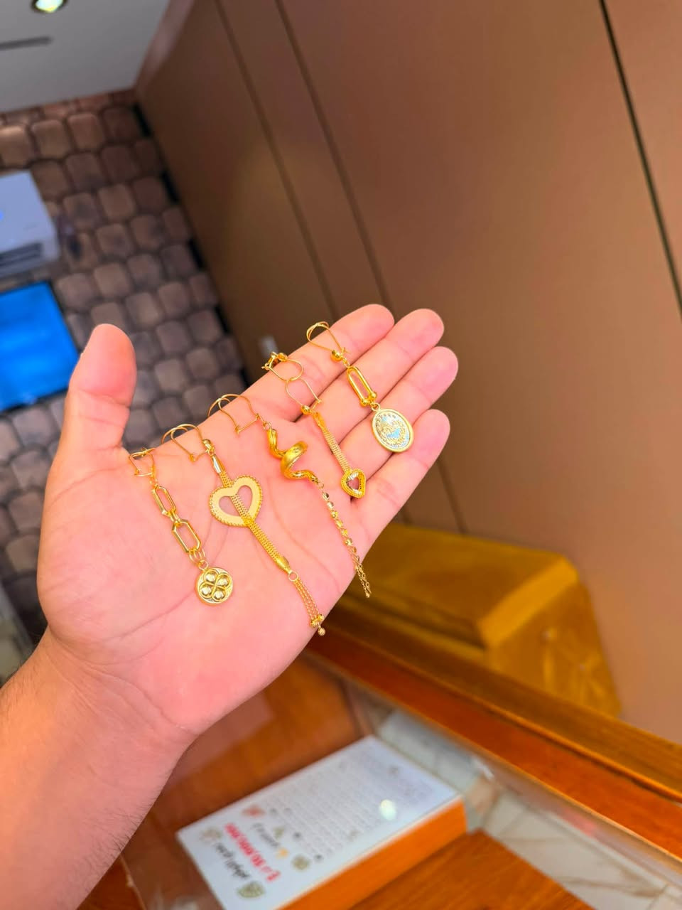 💎احدث واجمل الموديلات 💎 

   .. خليجي . أيطالي ..  موديل حديث 

                 تتوفر  موديلات أخرى داخل المحل 

💎صياغة ومجوهرات محمد سليم 💎 
للاستفسار  مراسله الصفحة او  الاتصال

***********

