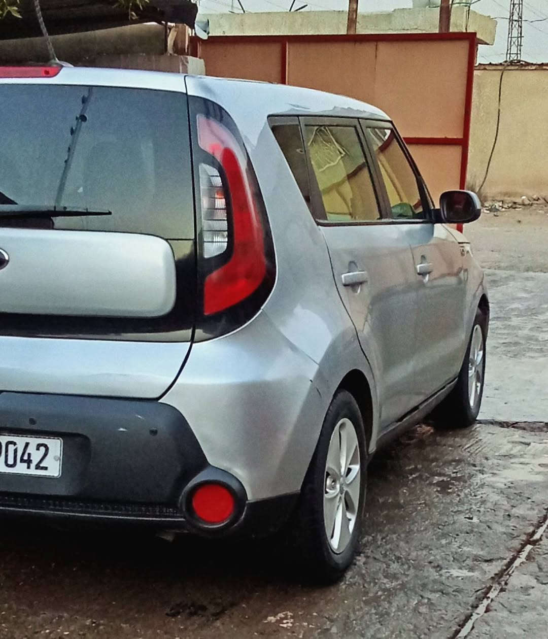 كيا صول موديل 16رقم بغداد دولي هزة وسنوية جديدة وارد امريكي حادث باب الصدر وجاملغ امامي بدون دواخل وبدون ايرباك وبالعراق بقبق الجنطة يم القفل طخة بسيطة جدا 
كير مكينة حدادية تبريد كهربائيات كفالة مكينة 1600تخم تاير جديد 
تحكم ستيرن جهتين 
حساسات خلفية 
كامرة خلفية 
ABS
ايكو نظام تقليل الوقود
سيارة جاهزة من كلشي و عليه ادامة عامة السعر شدة وبيها مجال يعني 100ورقة وبيها مجال مكاني بابل أي استفسار اتصل على *********** المحمودية, بابل
