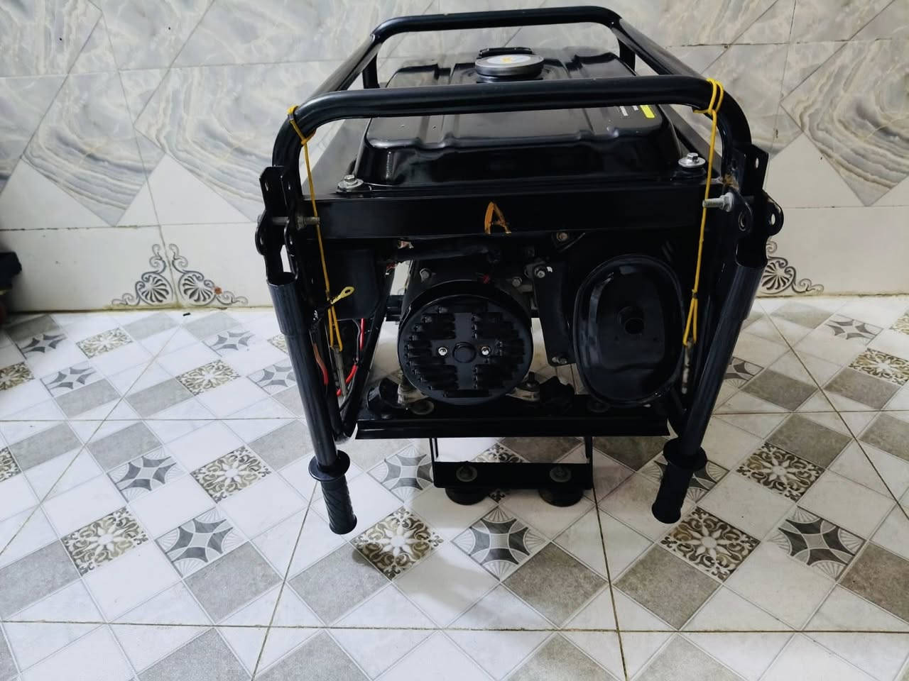 سلام عليكم مولده استرا كوريه الباب الاول بانزين.3ونص كيفي15امبير ملف نحاس . الحجم الكبير . مولده كلش نضيفه مشتغلا  سبوع بلاديه مداخله اي تصليح نكره بالتشغيل السعر225مكاني  بغداد الشعب ويوجد خدمه توصيل داخل بغداد لرقم الهاتف***********
