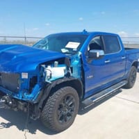 للبيع سلفرادو موديل 2024 LTZ  سياره فول مواصفات فتحه  ماشية ٤ الاف ميل...