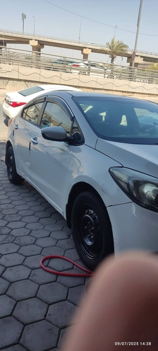 السلام عليكم بيع مستعجل 
سيراتو موديل 13 شكل 14 السياره بيه قطعتين صبغ بدون دواخل مكفوله من الضربه السونار موجود بل منشور 

السياره كير كفاله مكينه جديده 
حداديه جديده 
السياره قفل قفل 102 
تلفون ***********
