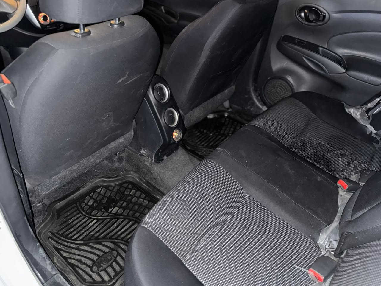 صني نيسان موديل 23 مصري
ماشية 60الف 
رقم اربيل 
مكفولة عده ظربة كلش خفيفه بالدعامية الخلفية موضحه بالصور 
مكانها بغداد الشعب 
السعر 120 وبيها مجال بسيط رقم تلفون ***********
 غير متواجد ع الفيس مكلف بنشر
