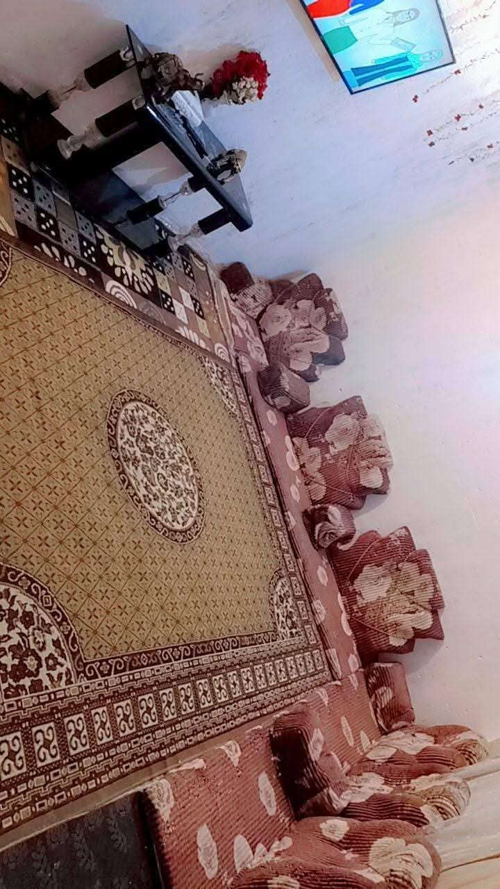 سلام عليكم.. بيت حواسم منطقه الماجديه سيد جميل بدايه شارع عشرين بناء جديد صارله سنه مساحه 100 متر وبناء درجه اوله من حيث الاساس والبناء والكهرباء والمجاري حتى بيبان البيت تفصال والبيت والمنطقه ما معوضه تجي وتسال وتشوف المنطقه والبيت مسجل بلتعداد السكاني ويم المختار يعني بلمستقبل تستلم تعويض او قطعه ارض من الدوله وكل الخدمات بيها على شارع وكرباء وطنيه وانبيريه ومدرسه ابصفك ابتدائيه ومتوسطه ومن تشتري البيت تشتري الجار قبل الدار ناس هدوء وناس طيبين لله شاهد 
وسعر البيت 6 ونص لله شاهد مو سعره بس لان محتاج فلوس لضرف خاص والشراي يتصل عالرقم ويدلل ***********
