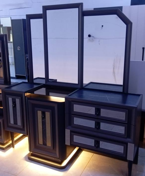 محلات الاصدقاء موصل حي البكر قرب شارع الاطباء لبيع وشراء الغرف النوم التركي المستخدم لدينا غرفه نوم تركي للبيع نظافه 100% سعر الغرفه مليون 350 طول الكنتور 3 امتار غرفه كلش ضخمه ***********
