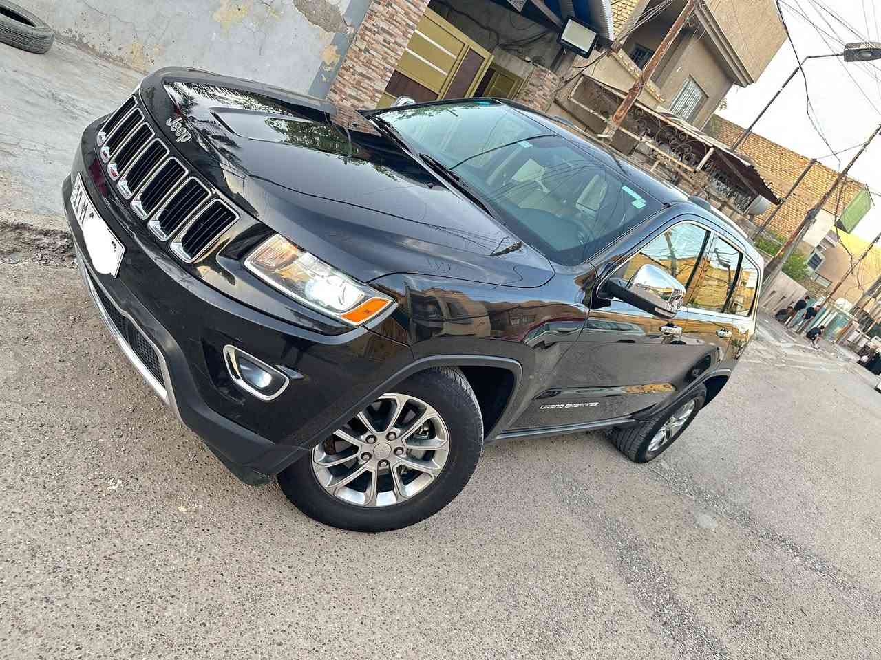 🚗 للبيع جيب موديل 2015 – ماشية 78 - بجم كبس 

📍 الموقع: بغداد 
📞 رقم الاتصال: *********** 

 المواصفات:

- محرك 3600 - تستقبل بانزين عادي
- فول مواصفات لمتد قماره حديد يعني فقط بدون فتحة 
- كراسي كهرباء جلد + ميموري
- تدفئة وتبريد للمقاعد
- صندوق كهرباء (فتح/غلق بالشفط)
- تشغيل بصمة + تشغيل عن بعد + بصمة بيبان
- كاميرا خلفية
- حساسات أمامية وخلفية + مانع تصادم
- منظومة زينون بلاد
- تحكم بالستيرن + شفتات 
- كير (8 سرعات)
- نظام S
- نظام صوت (سستم كامل + دمامات صوت)
- شاشة جبيرة كار بلي 
- تبريد بلادي ثلج قطعتين 
- تاير (تخم)
_ رقم جديد انكليزي بغداد + هزة جديدة + سنوية جديدة بأسمي
-السيارة بلادية وجديده جدا حتى كتلوكات الشركة بيها 

📌 السيارة:
- وارد أمريكي 
- الحادث دحجه في البابين العكس السائق ومبدل نفس اللون... السياره كلها بدون صبغ حتى الدعاميات كفاله من الصبغ 

 - بشرط بجمها كبس ما ملعوب بيها ومحرك بلادي ما مفتوح وكير بلادي 
وماشية 78 
وجديده جدا وبدون ايرباك 
💰 السعر 197 وقابل للتفاوض 
 للاستفسار أكثر الاتصال على الرقم أعلاه
