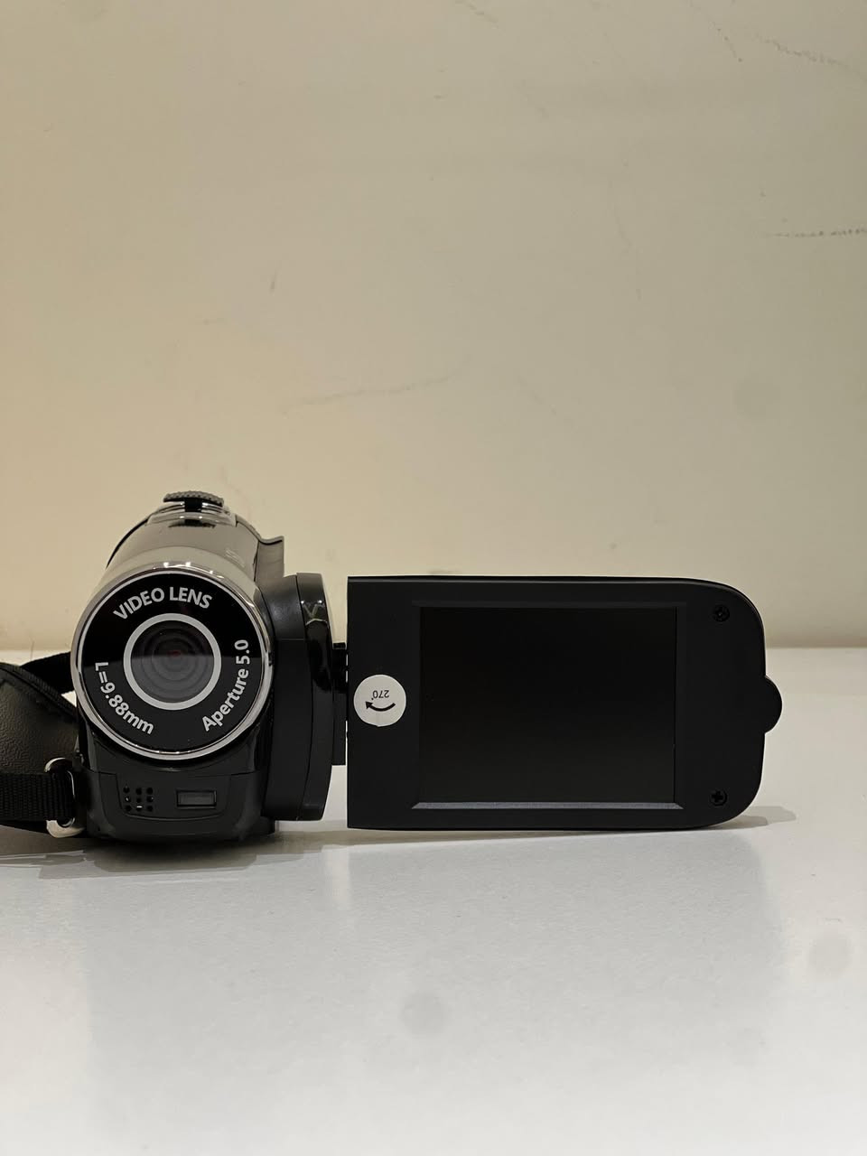 كاميرا 1080 HD
16 ميا بكسل
شاشة دوارة 360 درجة 
مستشعر CMOS
السعر 30 الف مع التوصيل جميع المحافظات


**إذا كنت صاحب هذا الإعلان وتريد حذفه لأي سبب، رجاءا أرسل رسالة إلى الدعم الفني**