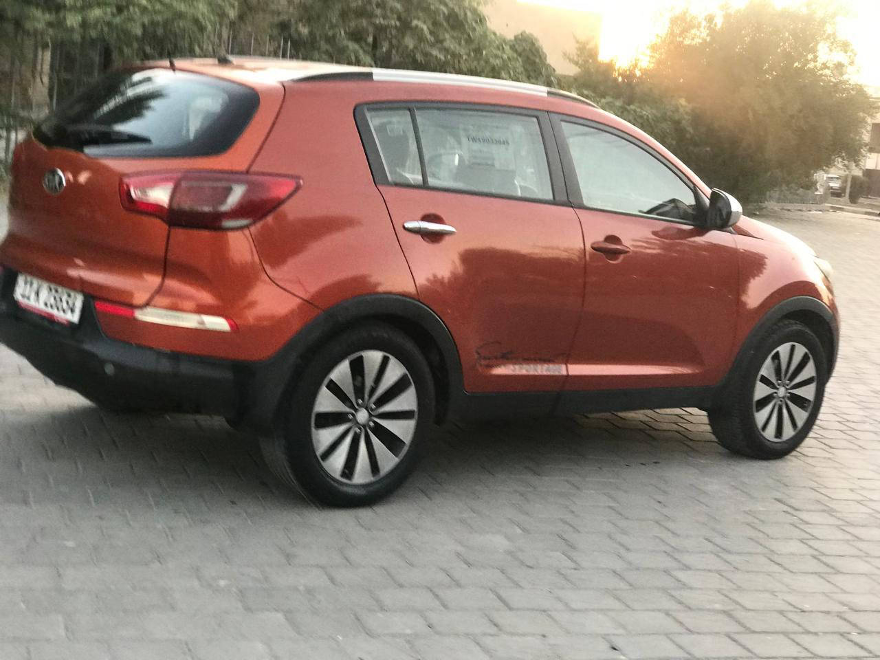 السلام عليكم كياسبورتج 2013 رقم بغداد  الجديد وارد خليجي بدون حادث فقط صبغ قطع بسبب جراد اللون بدون دواخل محرك وكير مكفولات صدر امامي خلفي وتبريد جديده تتدفه شغال مابيهه اي نقص السعر  129مجال بسيط جدا وماكو بهيج سعر128$وبيه مجال
محرك 2000
شاشه كبيره
تحكم ستيرن جهتين
مكان سياره شارع فلسطين ساحة بيروت***********
