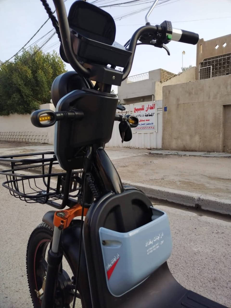 دراجه شحن نظيفه جدا مزوده ببطاريات ممتازه جدا قبل شهر شديتهن 5 عدد اشتريتهن 225000 الف جاهزه للبيع السعر 400  بغداد الامين لااستفار الاتصال على الرقم ***********
