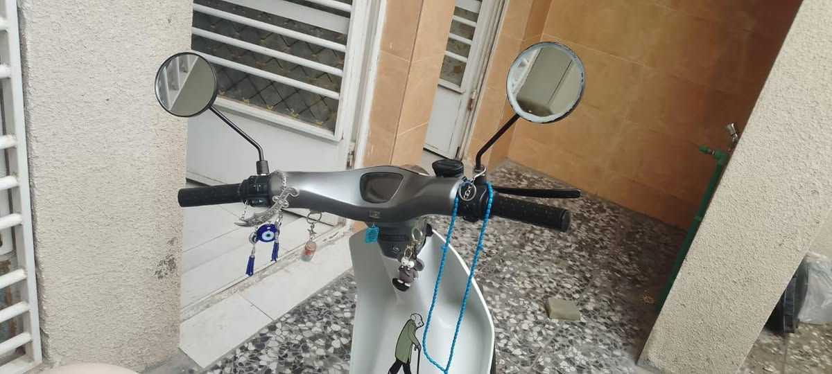 دراجة شحن نوع هونده بطارية ليثيوم سرعة 25 تمشي 50 كيلو السعر 665 الف رقم الهاتف ***********
