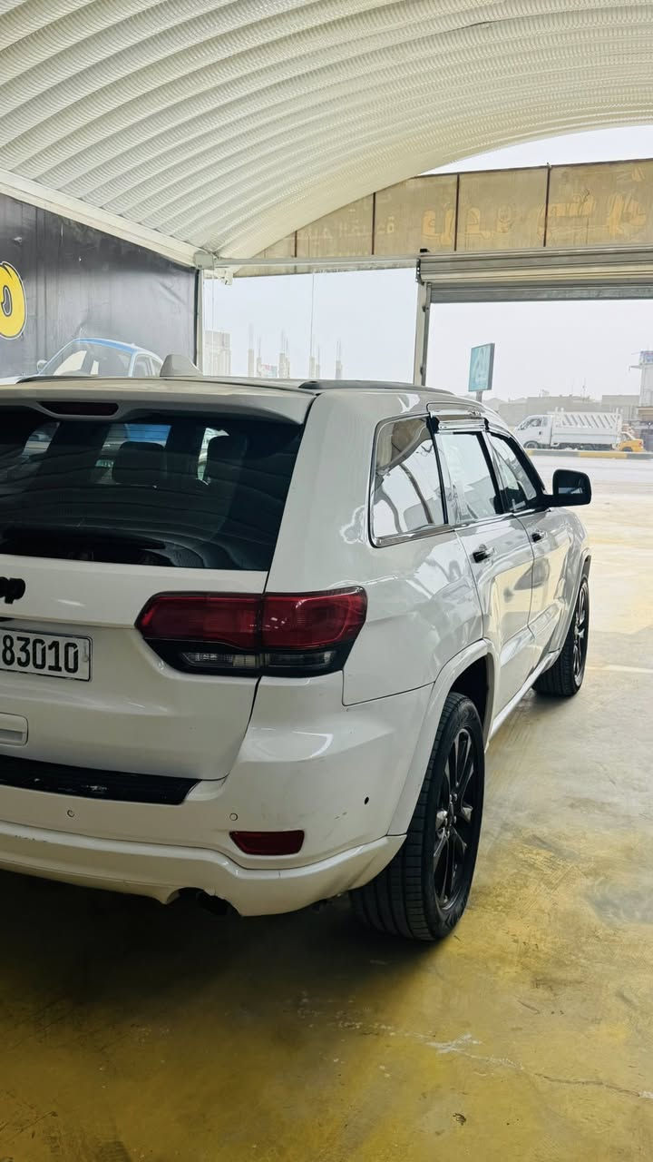 السلام عليكم للبيع بسعر مناسب
ضررها جامرلغ وبنيد وطخطخات بالاصفاح 
صبغ حزام ابيع
جيب لاريدو بلاك توب 
الموديل /2021
مواصفات البلاك توب معروفة
فتحة كشن تدفئة جلد ومخمل 
جنطة كهرباء ماشية 62 الف
مكينة وكير شرط الفحص ممفتوحات 
مكانها ديالى بعقوبة 
للأستفسار /***********
