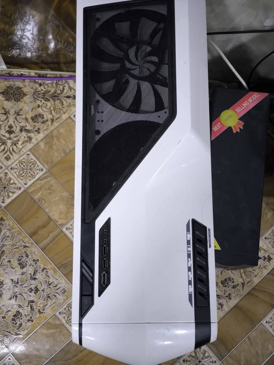 السلام عليكم 
PC DDR3 
مواصفاتها
MB: AZUS
CPU: Core I7 Gen 2
Ram: 2x4 8Gb DDR3
ROM: 120 SSD Corsair
CPU cooler: Thermaltake هوائي
Power Supply: 750W 80 plus Gold
Fan:6 fans
GPU: MSI GTX 970 OC 4GB DDR5
Case: NZXT.
السعر 250
يوجد توصيل لجميع المحافظاتب3


**إذا كنت صاحب هذا الإعلان وتريد حذفه لأي سبب، رجاءا أرسل رسالة إلى الدعم الفني**