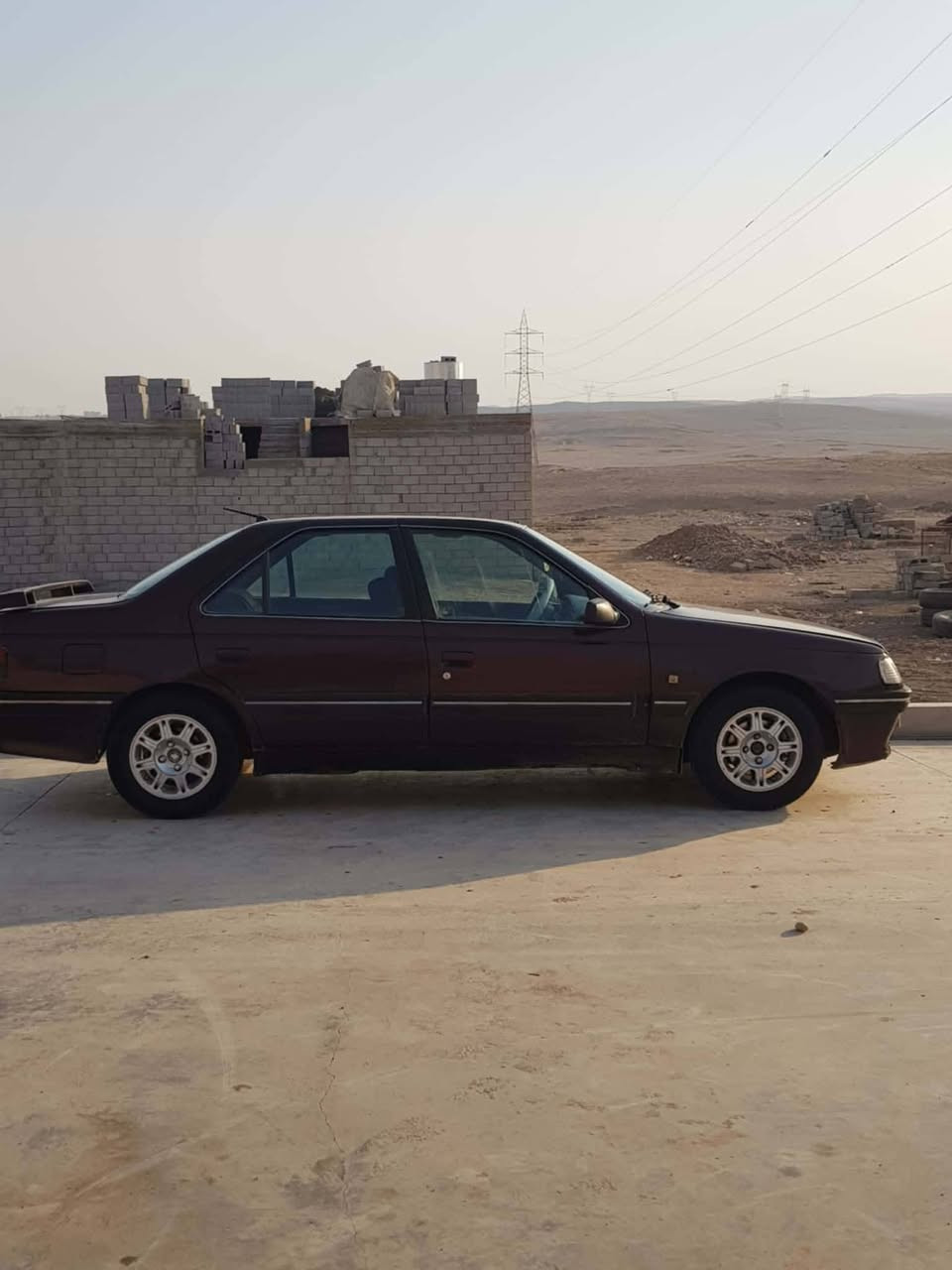 سلام عليكم بيجو 405للبيع او مراوس محرك وكير شرط طخم امامي خلفي جديد دوشمه داخل جديده طخم تاير نص عُمر كابون بانزين سنويه ما صاقطه غرامات صفر. موجود خاص او اتصل ع رقم ‏‪0789 385 7468‬‏ مكاني موصل
