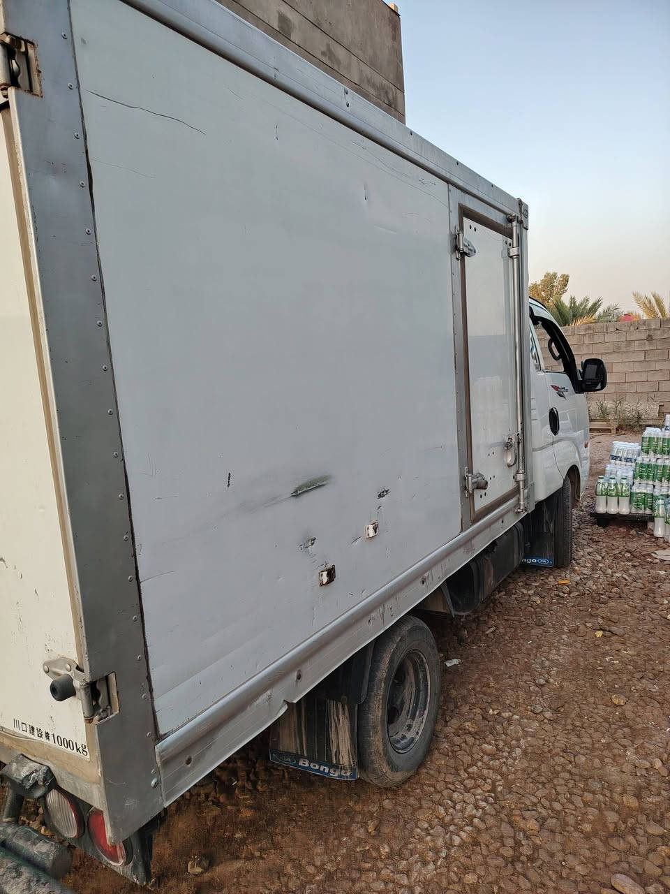سلام عليكم براد البيع موديل 2007 كفاله 
السياره معمره خياسات محرك مسكر 3000
محور بم ونوزل تبريد خلفي 10 سالب 
تخم تاير السياره خير من الله ***********
