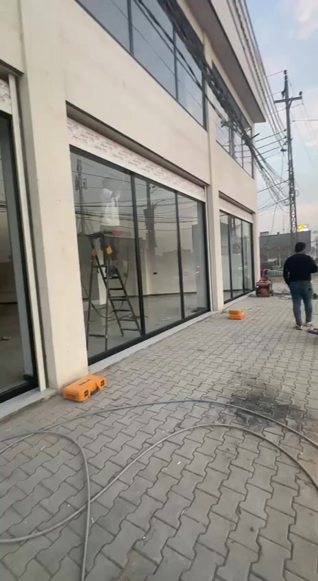 كل شئ مميز مع مكتب المرايا للزجاج والألمنيوم الحديث..

نحن مصدر فخر وثقة لعملائنا..

عندك إى سؤال بخصوص الزجاج والألمنيوم أتصل فورا على الارقام التالية:

*********** - ***********

سيرد عليكم خبير الزجاج والالمنيوم الحاج (أحمد عاشور العبيدي) ابو مصطفى ... 

بأتصالك ترفع مستوى الفخامة في شركتك ومنزلك. 

نحنُ وبكل ثقة نصمم وننفذ لكم بمهنية عالية وخبرة تفوق التصور جميع سُبل الراحة الممكنة مع الالتزام بوقت تسليم موقعكم او شغلكم

 اتفاقنا ثابت لا يتغير مع الجميع.. 

نحنٌ نعمل جاهدين من اجل ارضاء الزبون وننصحه حتى لو لم نعمل له!!؟

أهلاً وسهلاً بكم 

في مكتبنا الواقع في كربلاء المقدسة سريع حي المعلمين مقابل المشاتل

[#الفني](https://www.facebook.com/hashtag/%D8%A7%D9%84%D9%81%D9%86%D9%8A?__eep__=6&__cft__[0]=AZZr00uzjDOUE7fsbEs--C2z8Q-_eXPfdfPCf4SZnhQ3ql_JGCDbNT70N7heA3AjKL0_kMcP-hjekJlcCtUOAMowFonmINMyArCfLrOGIxIDufzNxAYbl5lL9N86TPWbG8jJEvt20wBFqP0NK3HK5uVwvY-cfIb4oFkLi-Z1BZmVTA&__tn__=*NK-R) المعتمد للمكتب 

[#مصطفى](https://www.facebook.com/hashtag/%D9%85%D8%B5%D8%B7%D9%81%D9%89?__eep__=6&__cft__[0]=AZZr00uzjDOUE7fsbEs--C2z8Q-_eXPfdfPCf4SZnhQ3ql_JGCDbNT70N7heA3AjKL0_kMcP-hjekJlcCtUOAMowFonmINMyArCfLrOGIxIDufzNxAYbl5lL9N86TPWbG8jJEvt20wBFqP0NK3HK5uVwvY-cfIb4oFkLi-Z1BZmVTA&__tn__=*NK-R) أحمد عاشور العبيدي: ***********
